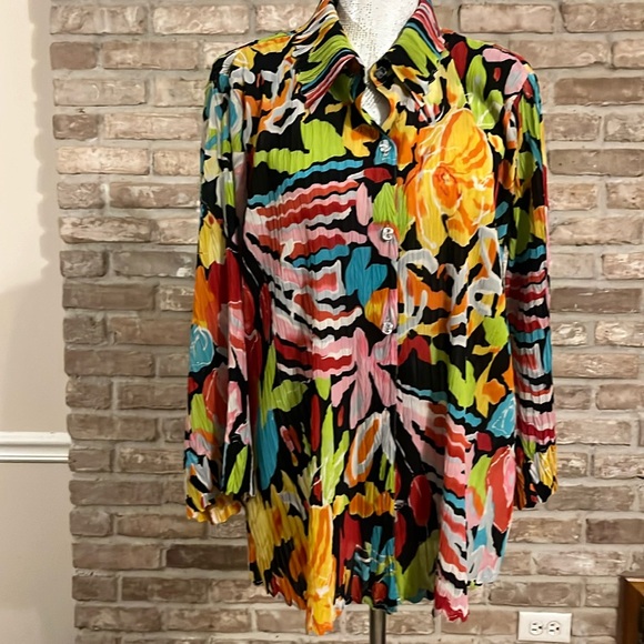 🎉Essentials By Milano colorful top! High Quality - Picture 1 of 5